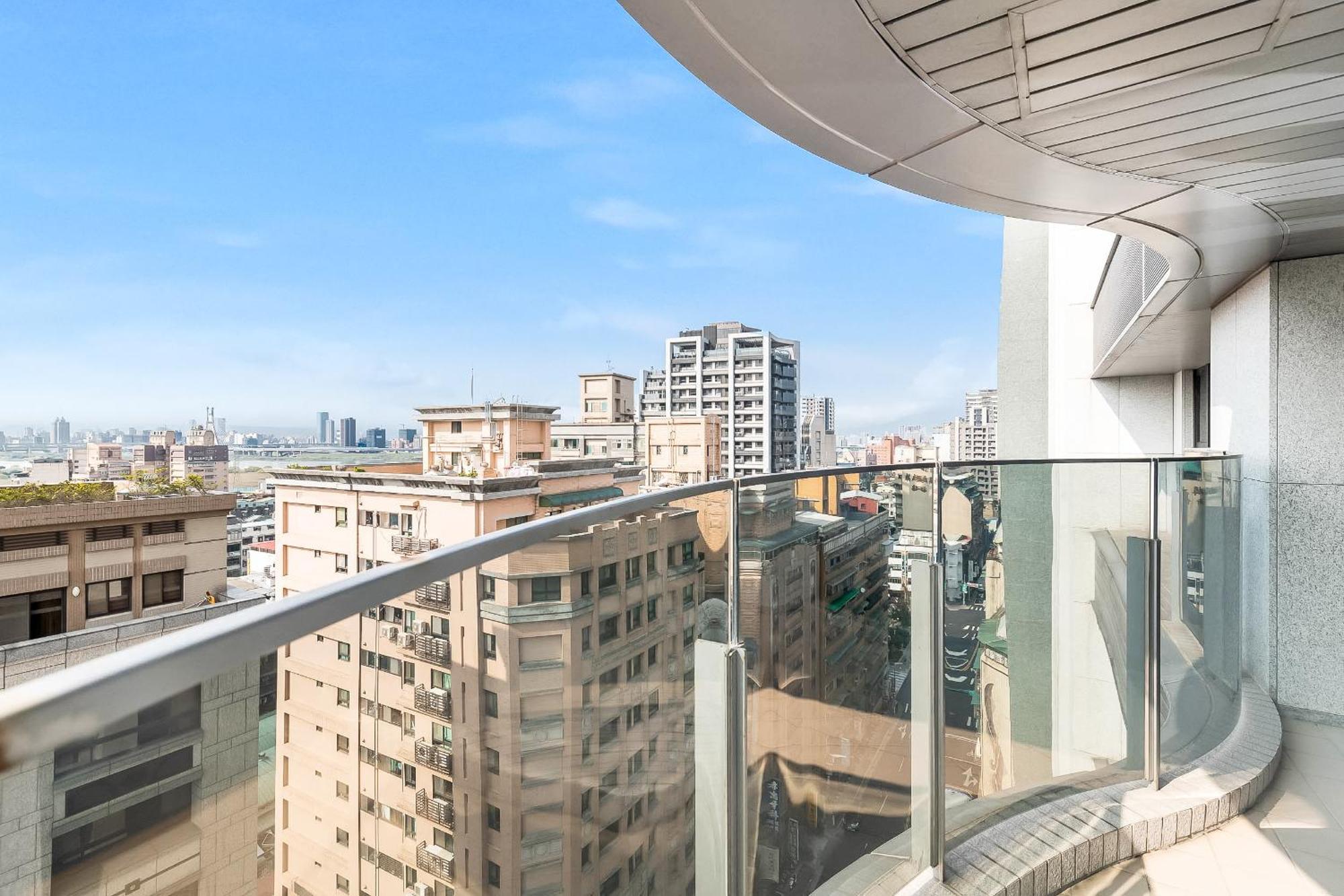 High Floor New Bldg 4B2Bldk Ximending, Stunning Views • 高層新樓 4房2衛 西門町 美景 Apartment Taipei Exterior photo