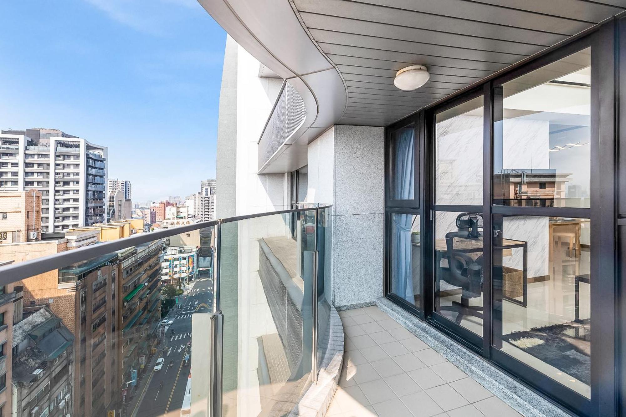 High Floor New Bldg 4B2Bldk Ximending, Stunning Views • 高層新樓 4房2衛 西門町 美景 Apartment Taipei Exterior photo