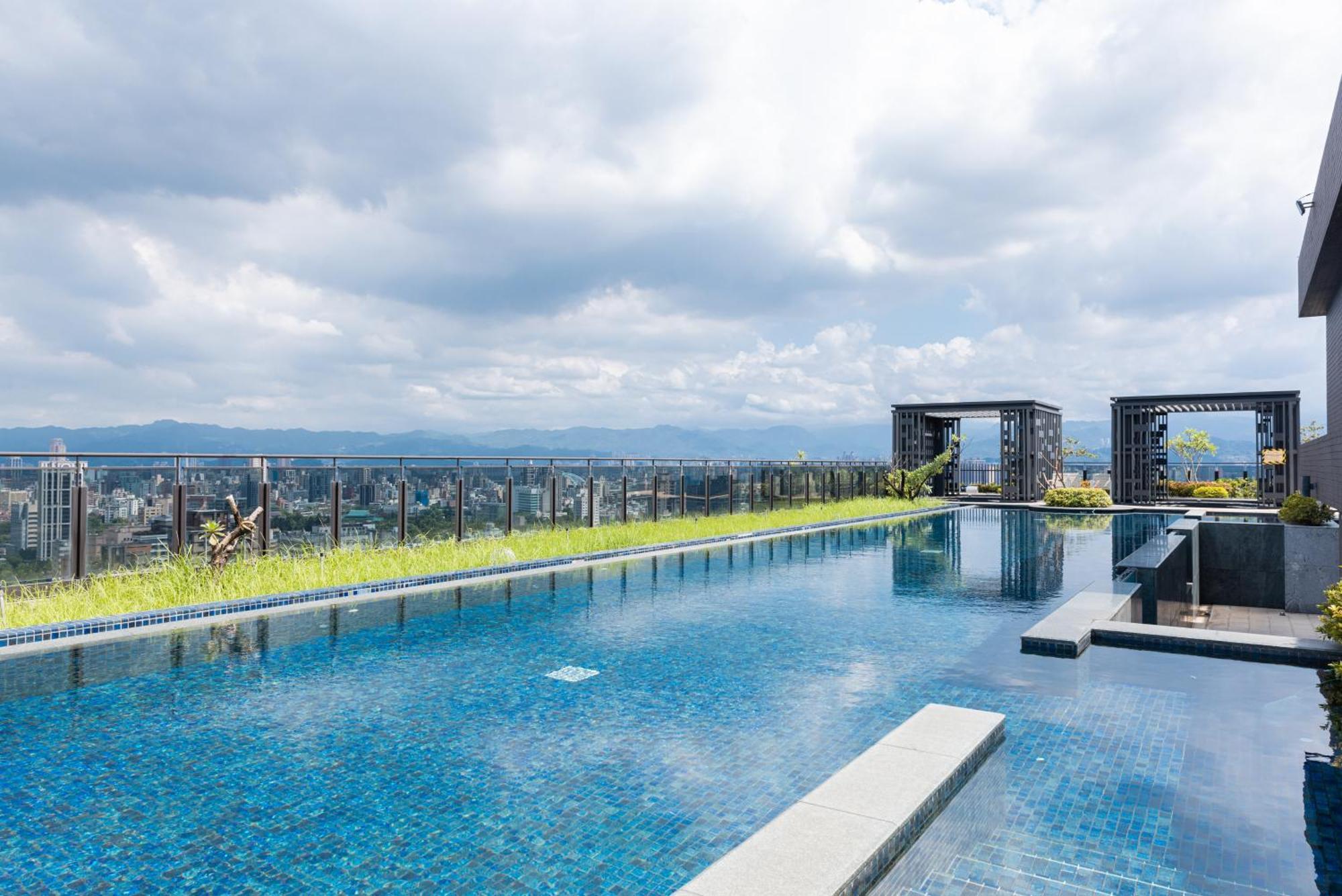High Floor New Bldg 4B2Bldk Ximending, Stunning Views • 高層新樓 4房2衛 西門町 美景 Apartment Taipei Exterior photo